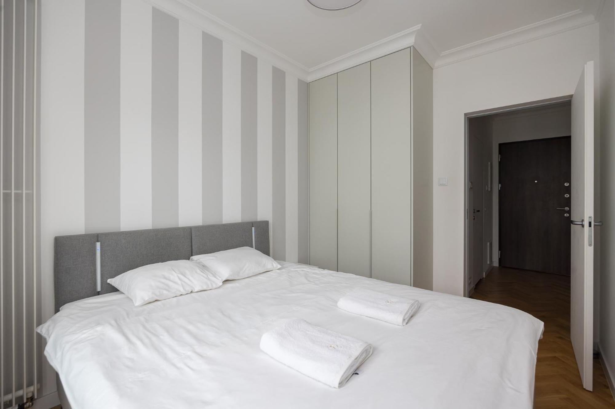 Vipwarsawapartments Onyx Mennica Residence Kültér fotó
