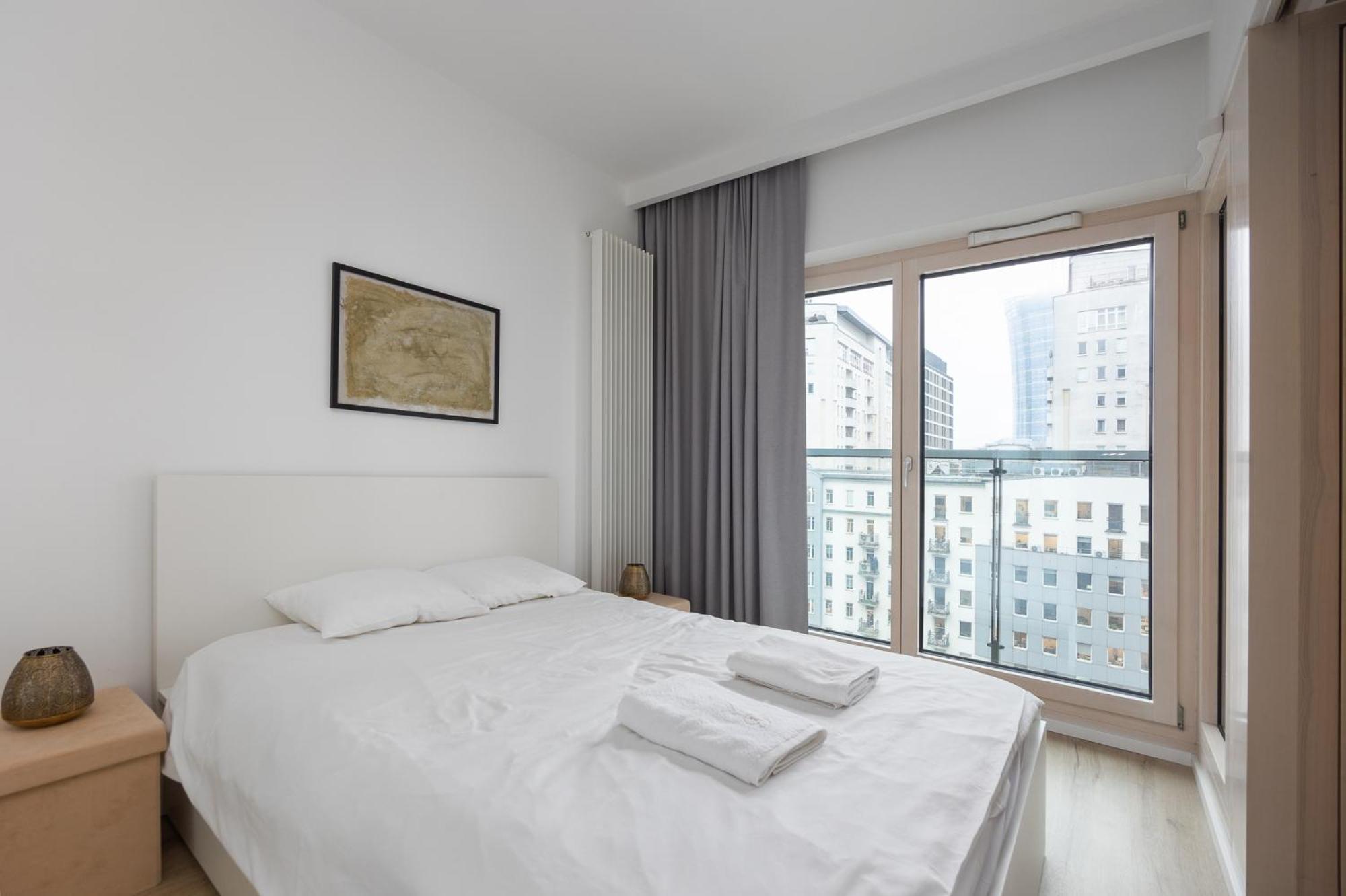Vipwarsawapartments Onyx Mennica Residence Kültér fotó