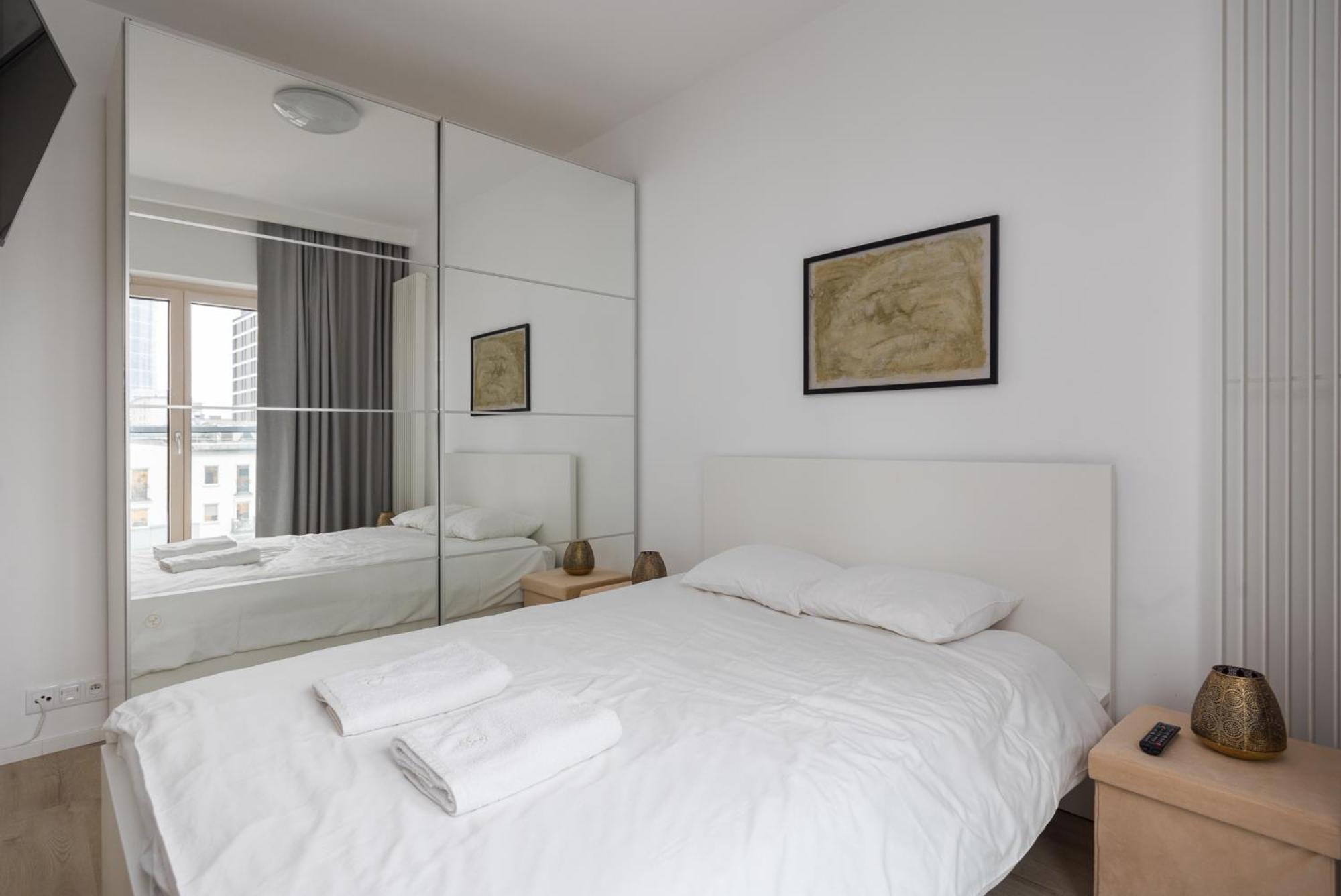 Vipwarsawapartments Onyx Mennica Residence Kültér fotó